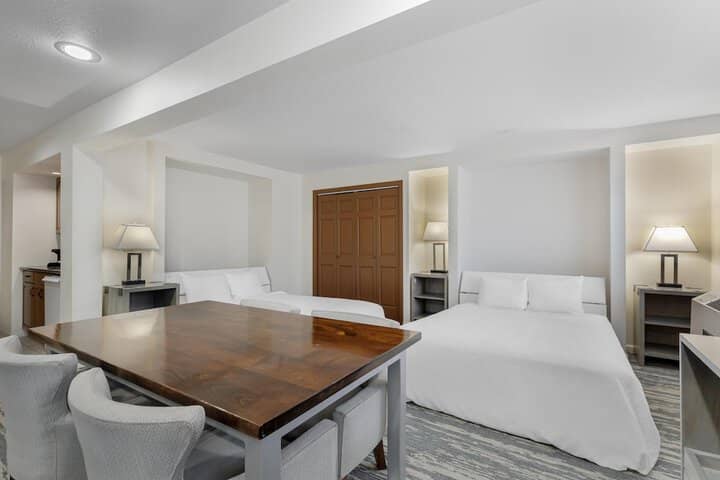 Room 10 of 37